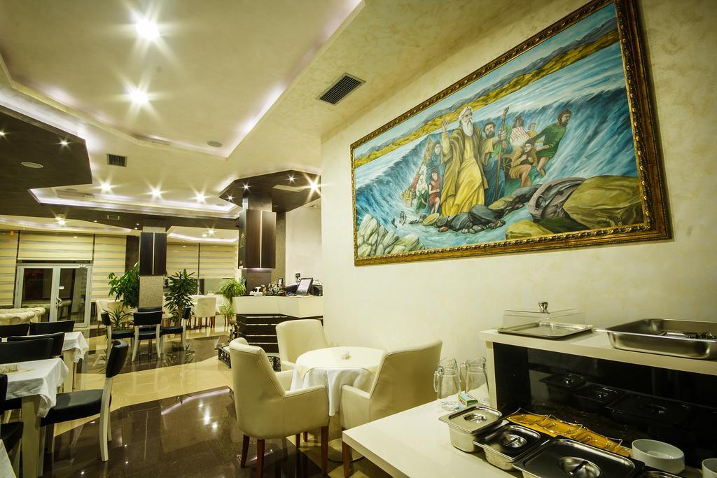 Hotel Oasis Podgorica Ngoại thất bức ảnh