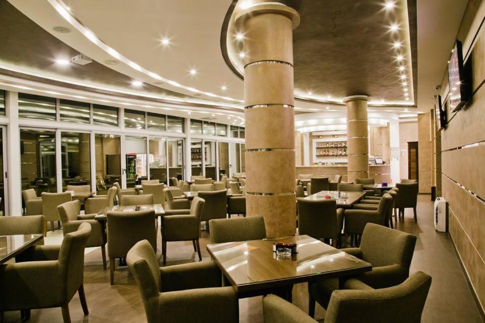 Hotel Oasis Podgorica Ngoại thất bức ảnh