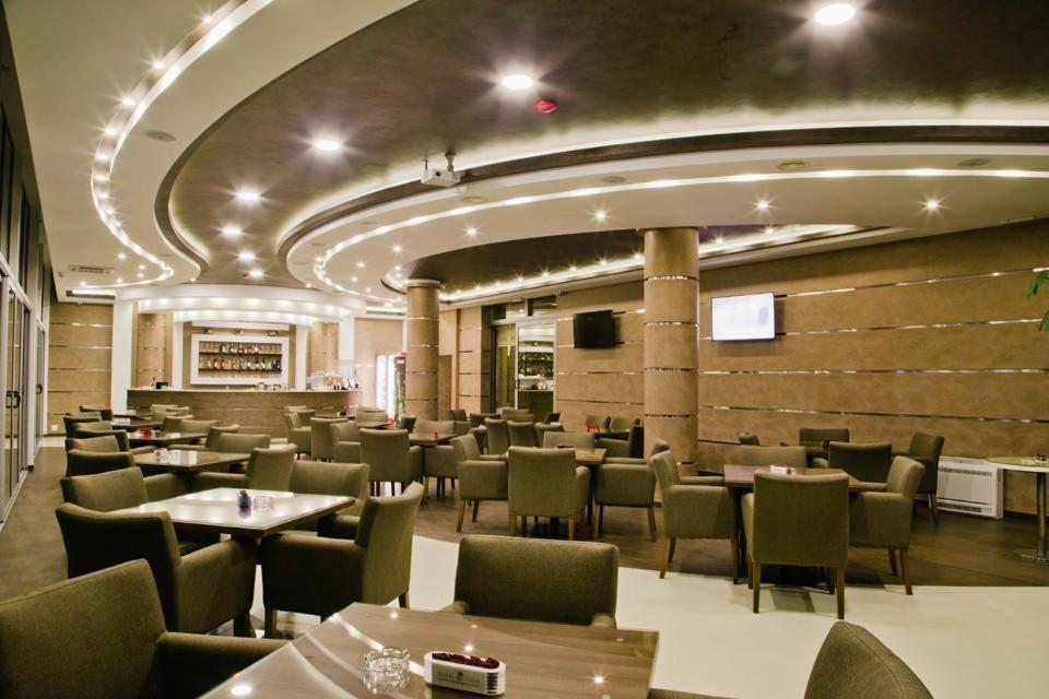 Hotel Oasis Podgorica Ngoại thất bức ảnh