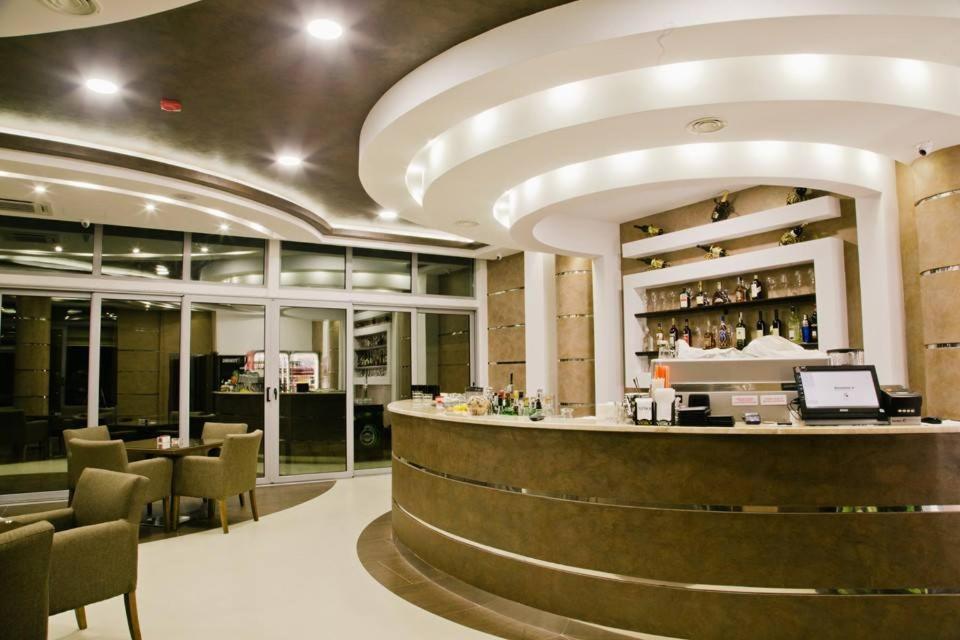 Hotel Oasis Podgorica Ngoại thất bức ảnh