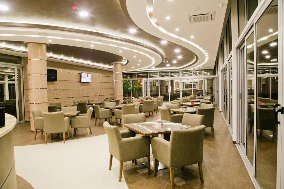 Hotel Oasis Podgorica Ngoại thất bức ảnh