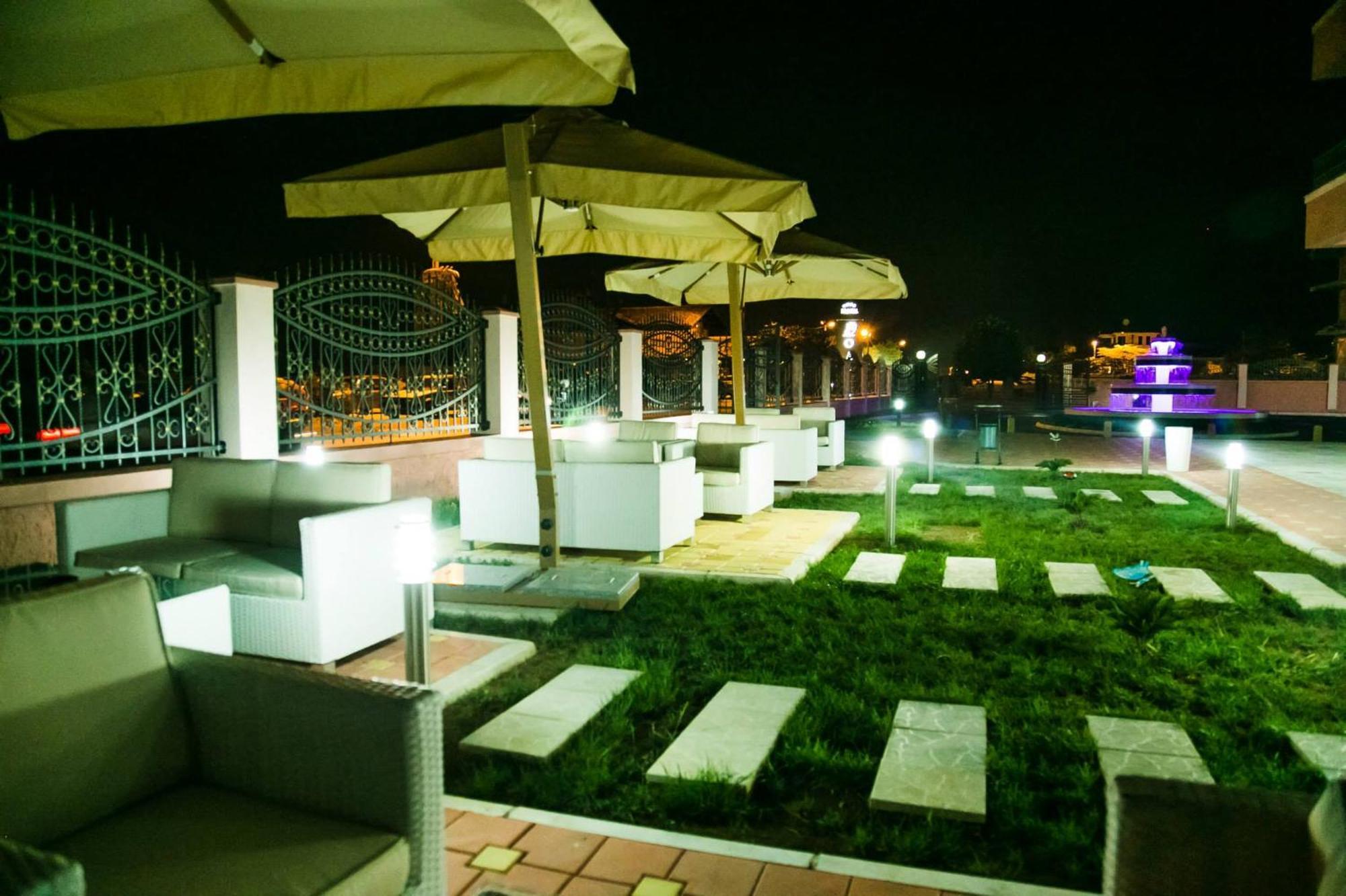 Hotel Oasis Podgorica Ngoại thất bức ảnh