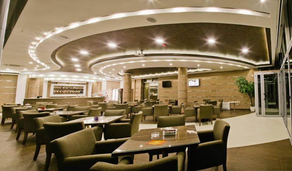 Hotel Oasis Podgorica Ngoại thất bức ảnh