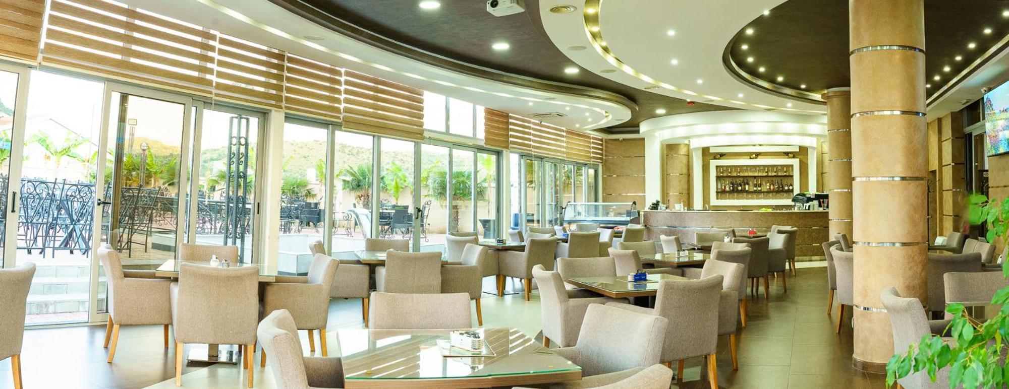 Hotel Oasis Podgorica Ngoại thất bức ảnh