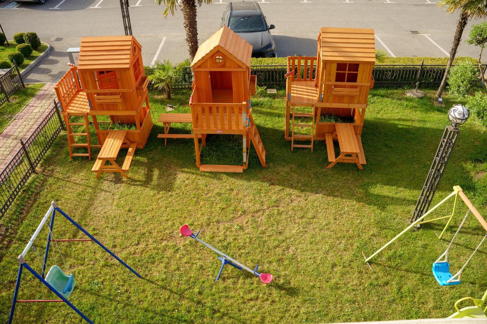 Hotel Oasis Podgorica Ngoại thất bức ảnh