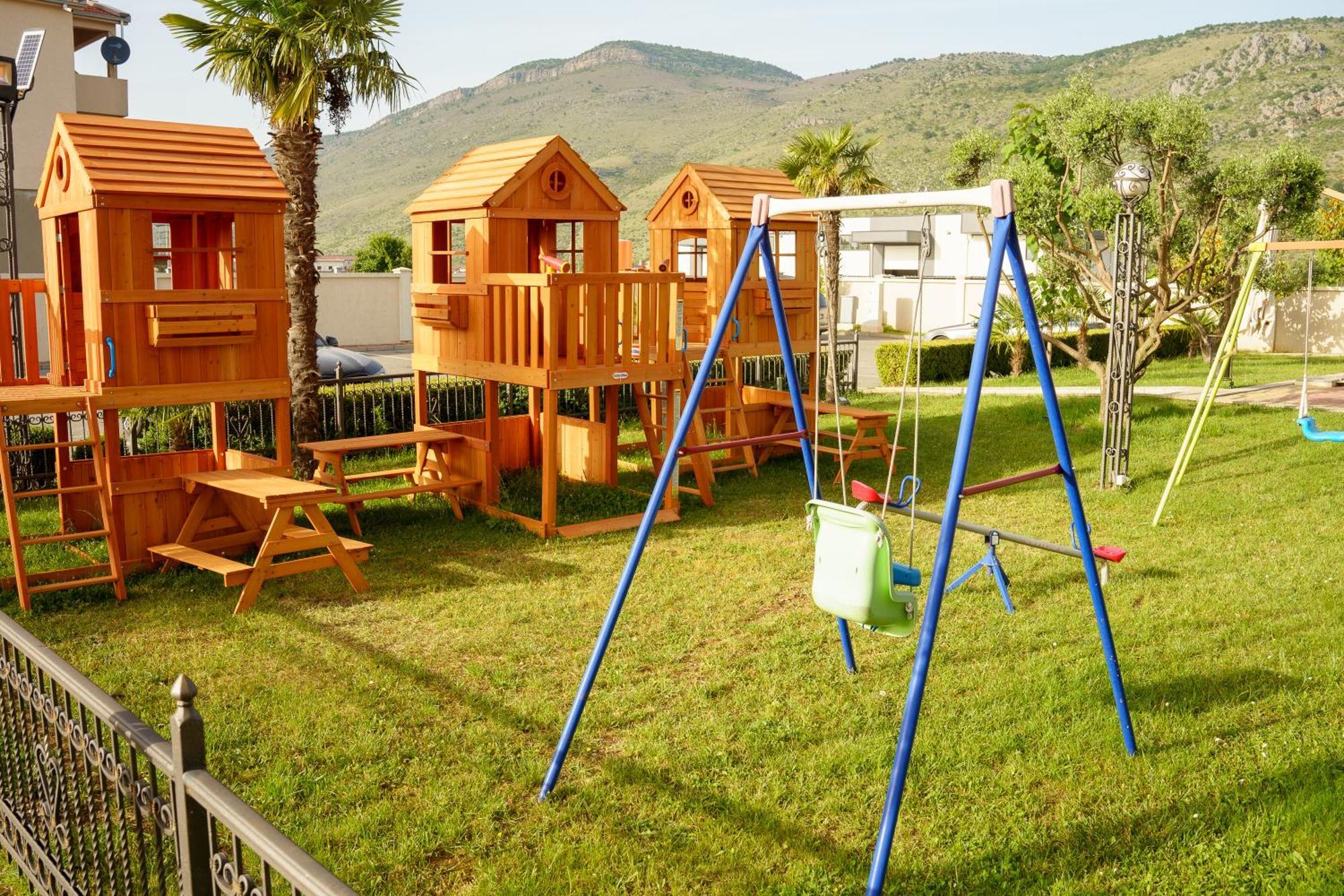Hotel Oasis Podgorica Ngoại thất bức ảnh