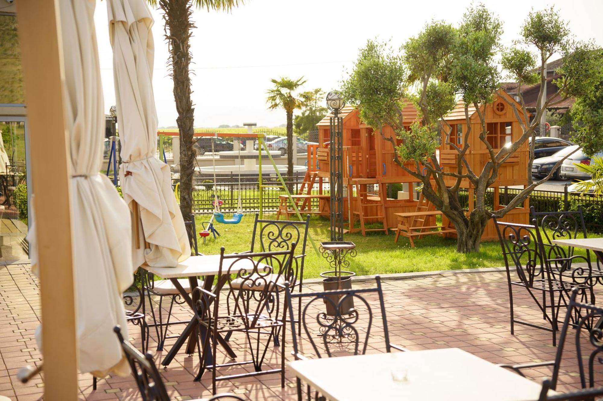 Hotel Oasis Podgorica Ngoại thất bức ảnh
