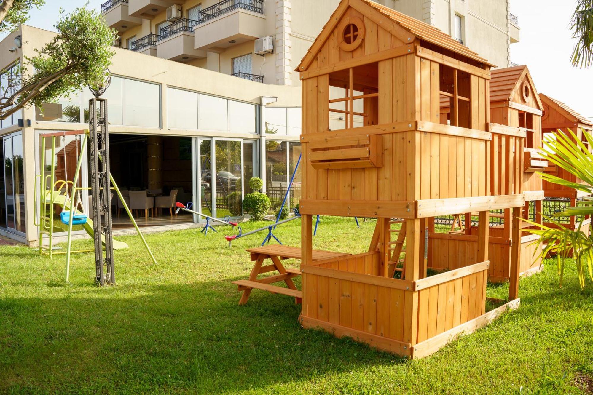 Hotel Oasis Podgorica Ngoại thất bức ảnh