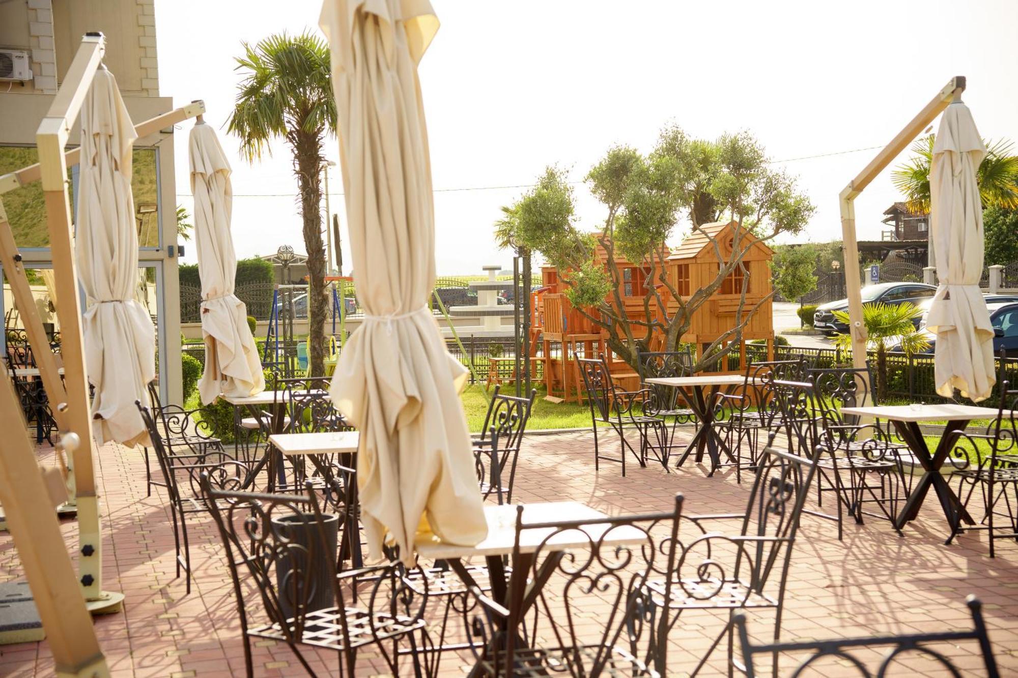 Hotel Oasis Podgorica Ngoại thất bức ảnh