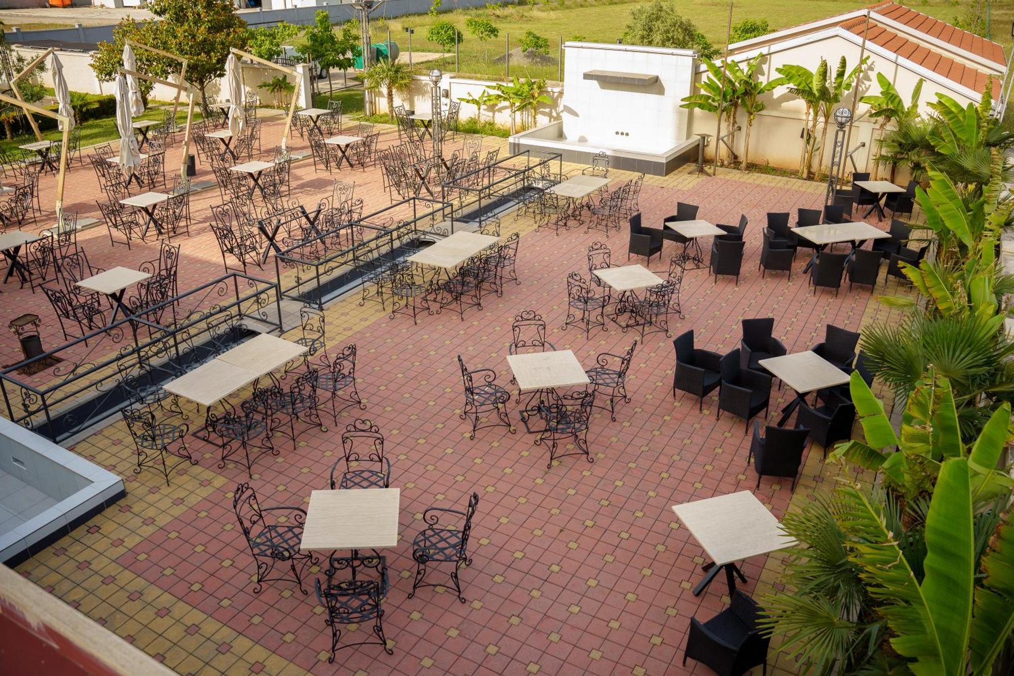 Hotel Oasis Podgorica Ngoại thất bức ảnh