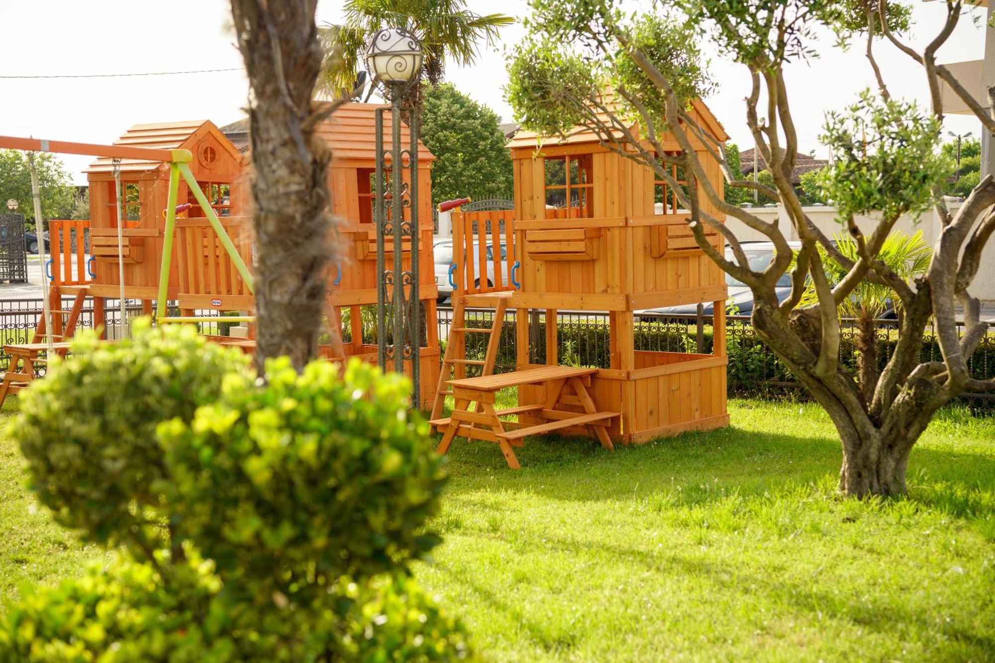 Hotel Oasis Podgorica Ngoại thất bức ảnh