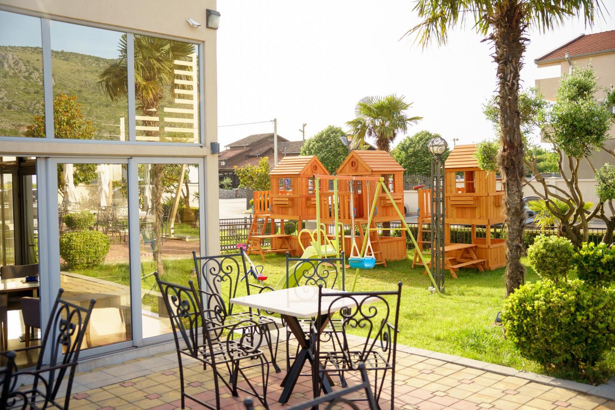 Hotel Oasis Podgorica Ngoại thất bức ảnh
