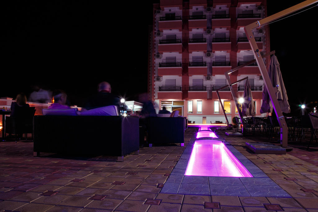 Hotel Oasis Podgorica Ngoại thất bức ảnh