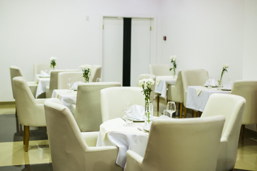 Hotel Oasis Podgorica Ngoại thất bức ảnh