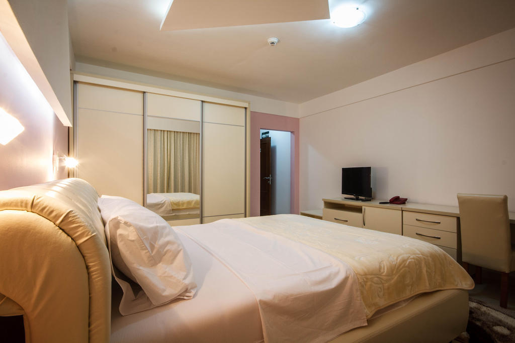 Hotel Oasis Podgorica Phòng bức ảnh
